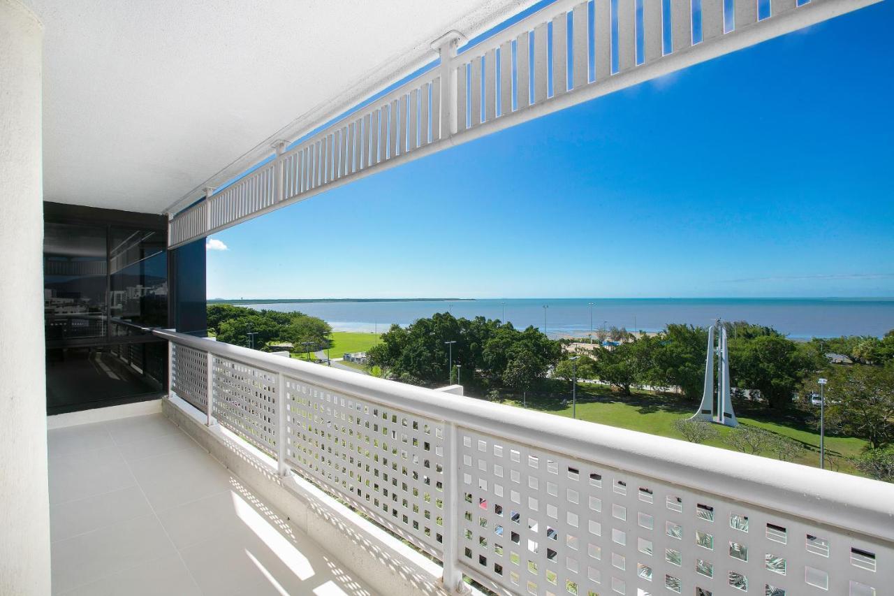 Cairns Luxury Seafront Apartment Exterior foto