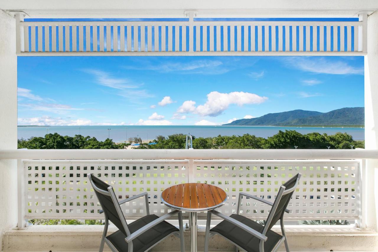 Cairns Luxury Seafront Apartment Exterior foto